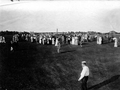 Exhibition crowd (1 of 9)