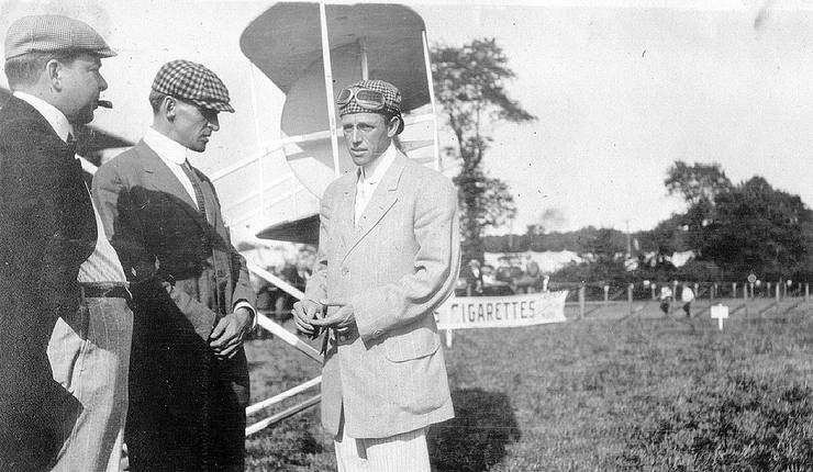 Frank Coffyn (center), Arch Hoxsey (right), and an unidentified man at an air meet, possibly Asbury Park or Belmont.