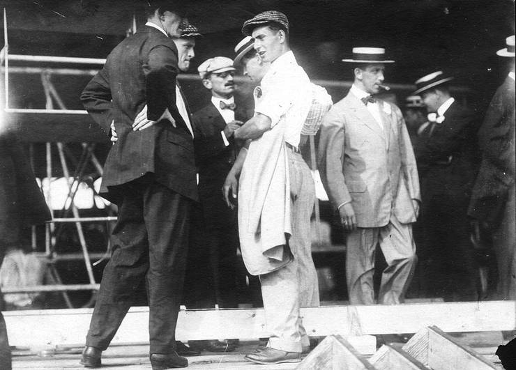 Frank Coffyn (2nd from left), Roy Knabenshue (3rd from left), and Walter Brookins with unidentified men in front of Wright transitional aircraft in Atlantic City, New Jersey.