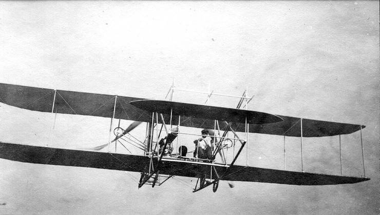 Frank Coffyn in flight in a Wright transitional aircraft.