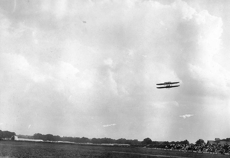 Wright transitional in flight at an air meet.