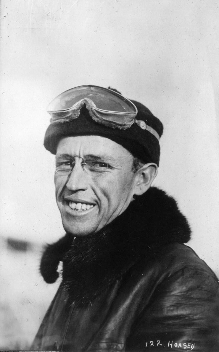 Arch Hoxsey in flying gear.