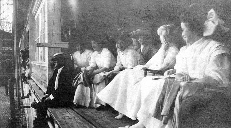 Group of women, Atlantic City, New Jersey, possibly including Mrs. Frank Coffyn.