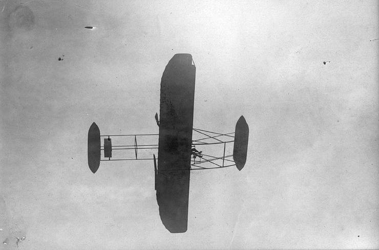 Walter Brookins flying a Wright transitional aircraft.