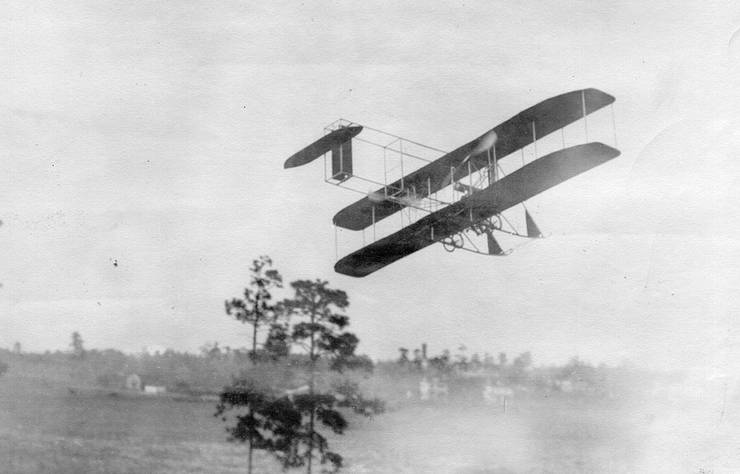 A Wright Model B in flight.
