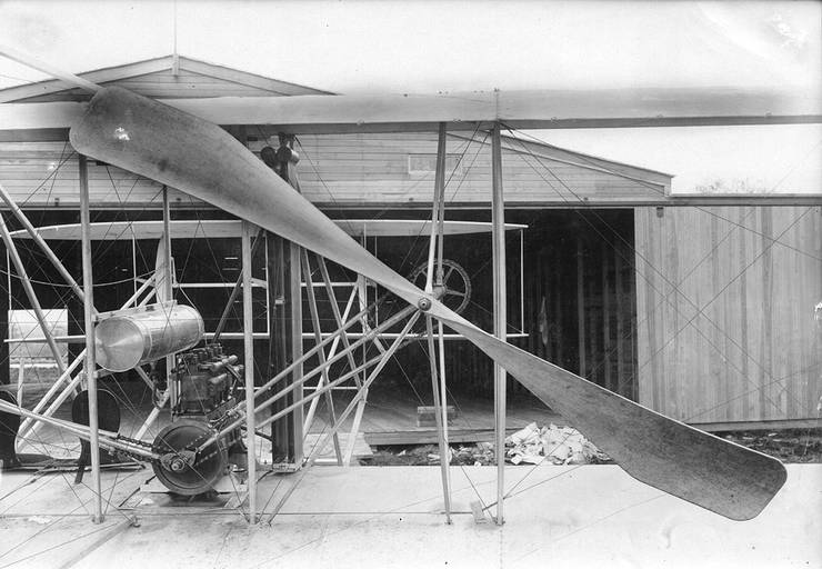 Propeller and transmission of Wright aircraft.