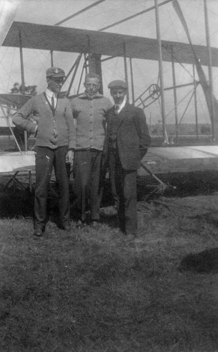 Frank Coffyn, Arch Hoxsey, and Duval La Chapelle posing with a Wright transitional aircraft.