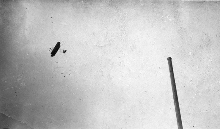 Wright Model B in flight.