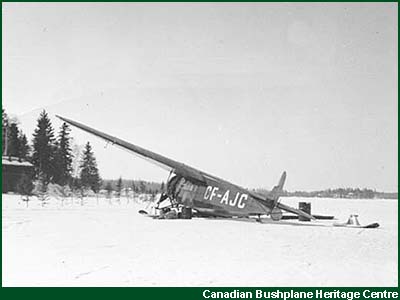 Fokker Universal plane with broken landing gear