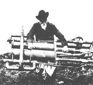 Hiram Maxim demonstrates the lightness of this 180-horsepower (134-kilowatt) steam engine